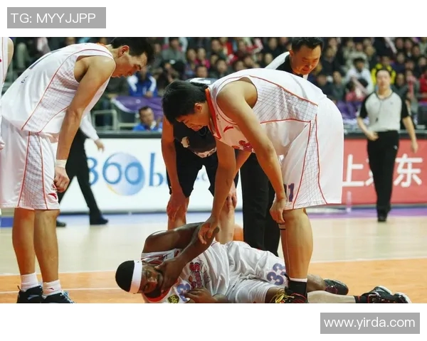 火箭队与活塞队精彩对决全场录像回放及赛后分析